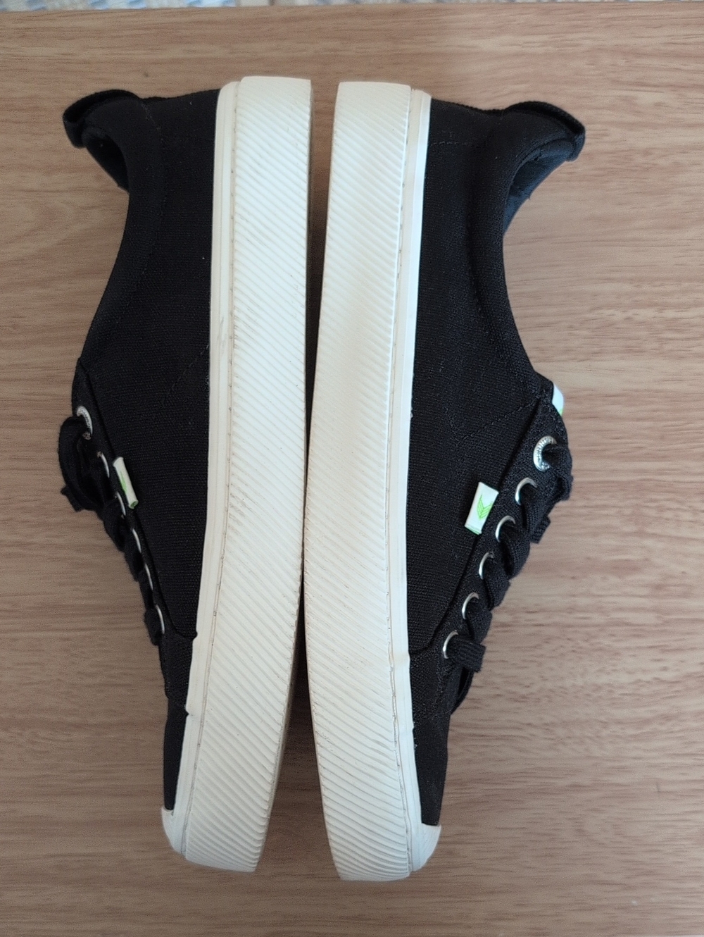 Cariuma Mens Black Canvas Sneakers with Neon Green Insole Accents - Picture 7 of 10